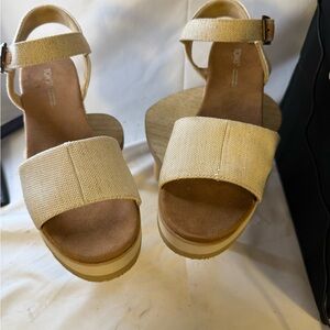 TOMS WOMENS CANVAS MEMORY FOAM WEDGE SANDALS Sz 10
